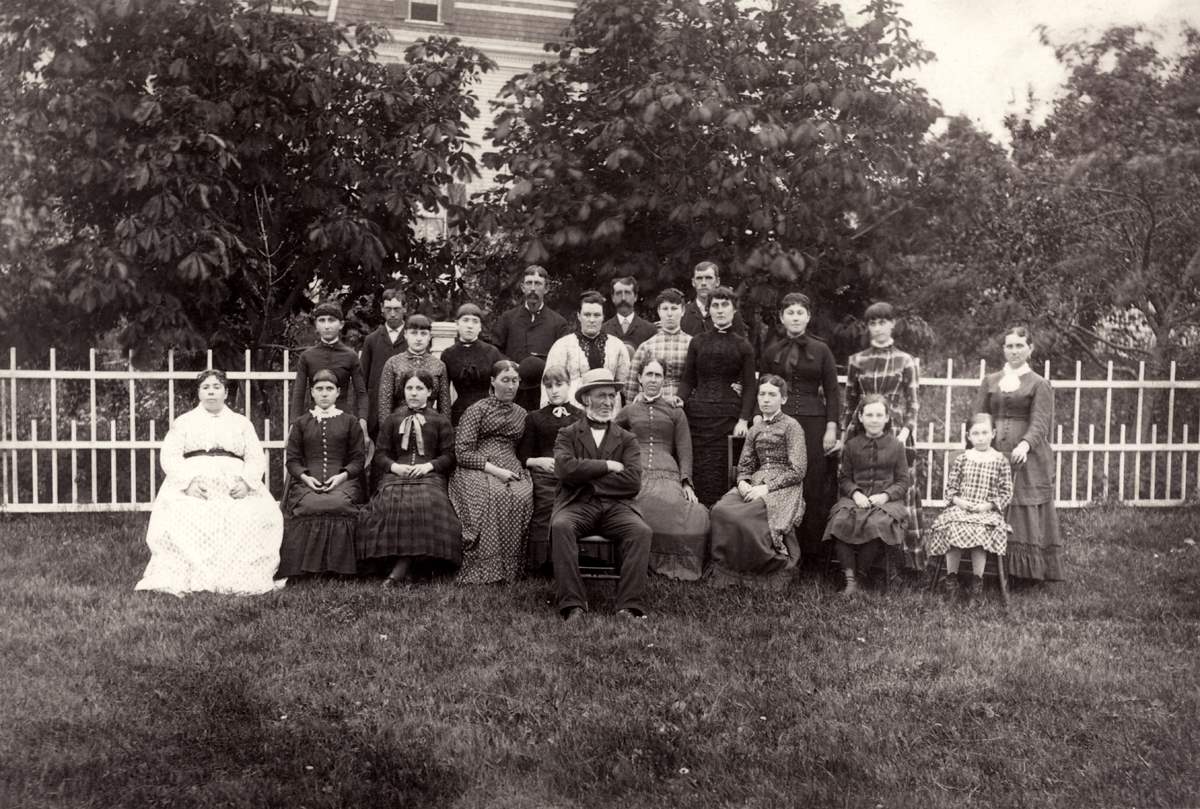 Island House Staff 6689