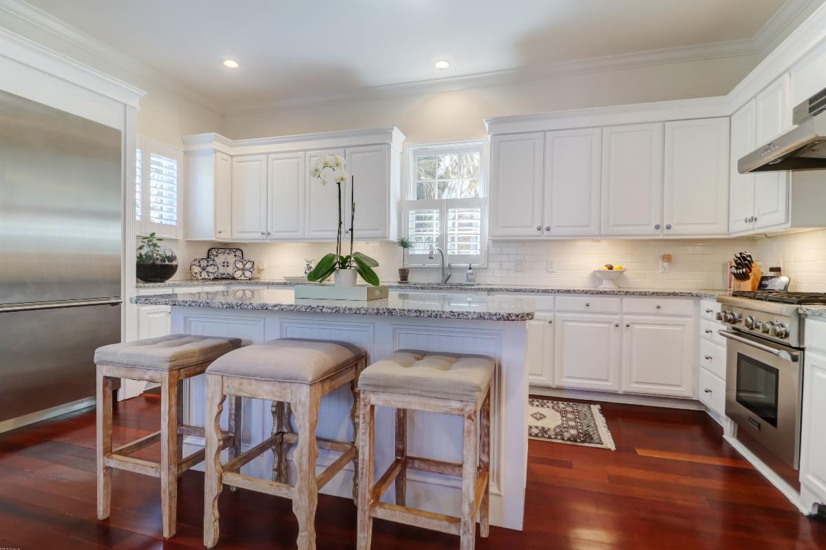 f8593936-6823-46fb-8d5d-854bbab16882 image