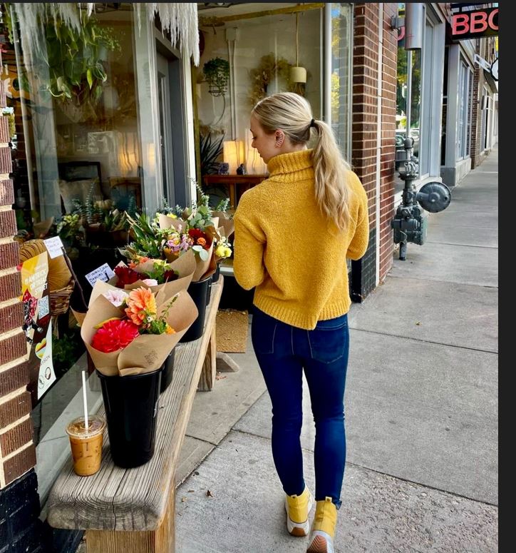 girl shopping