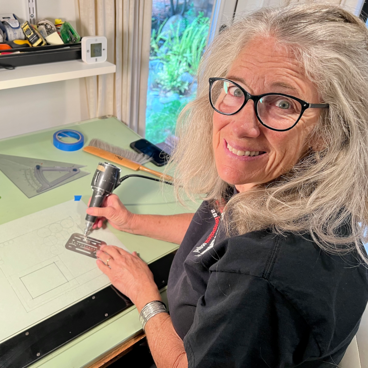Robin Moller and her Electric Eraser