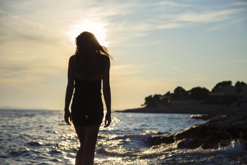 woman_at_ocean_dusk.jpg