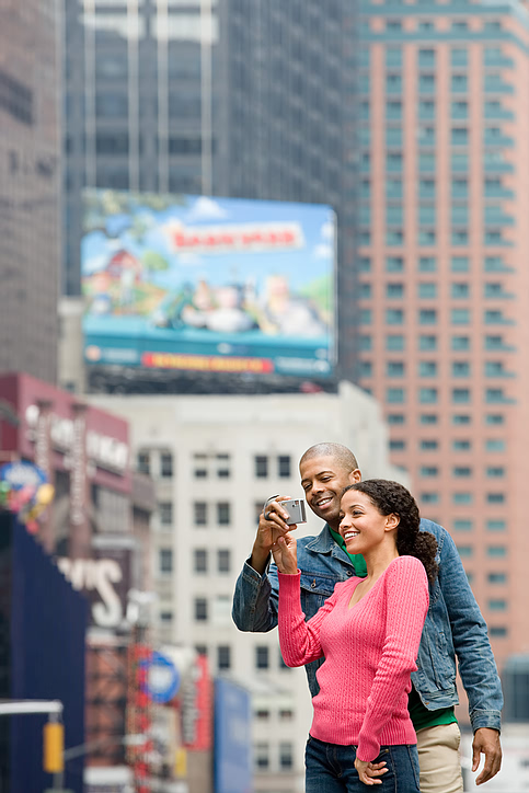 tourist_city_couple.jpg