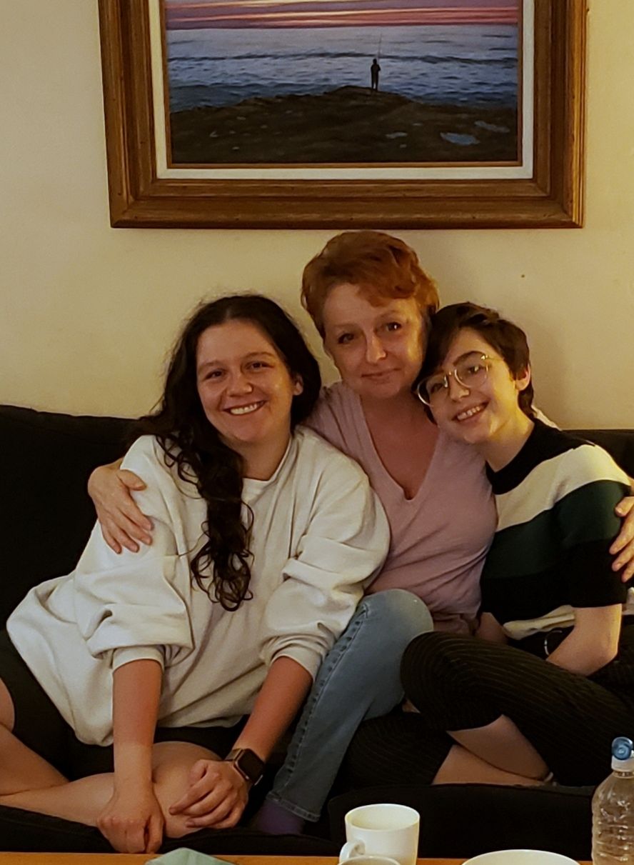 Gwyneth Scafidi with her girls.jpg