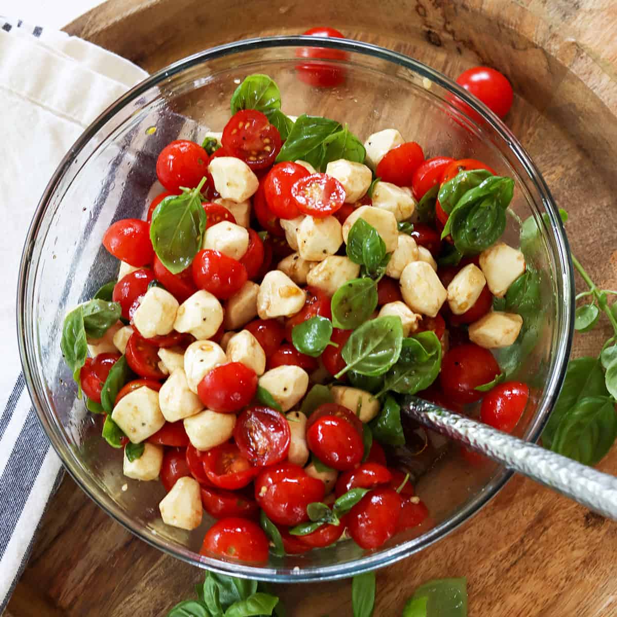 caprese salad cherry tomato