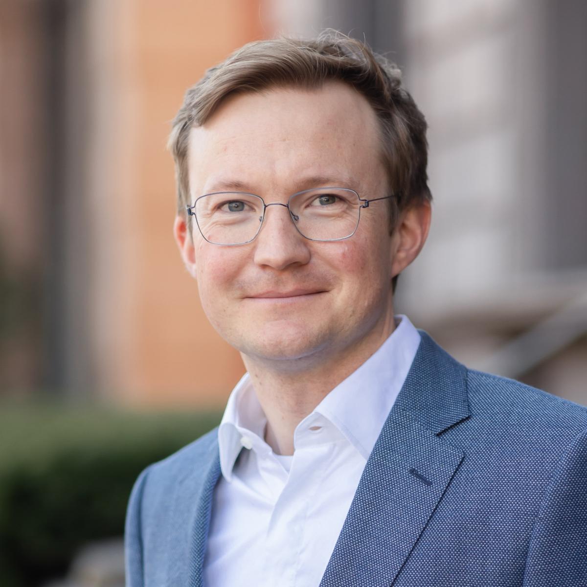 Headshot of Matthias Winkenbach.