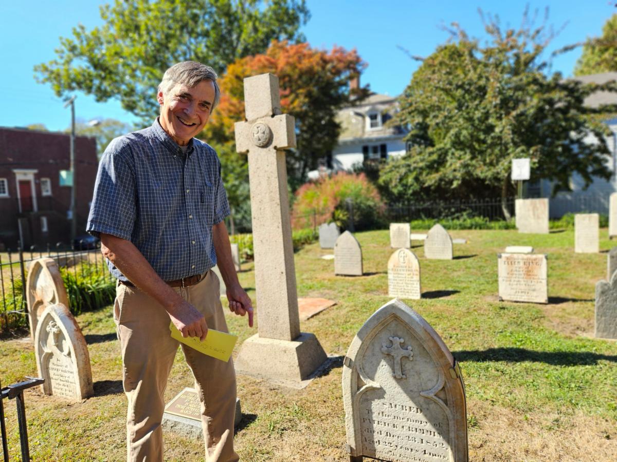 Barney St Cemetery_Steve Marino, guide_Oct 6, 2024.Photo by Colleen McGrath