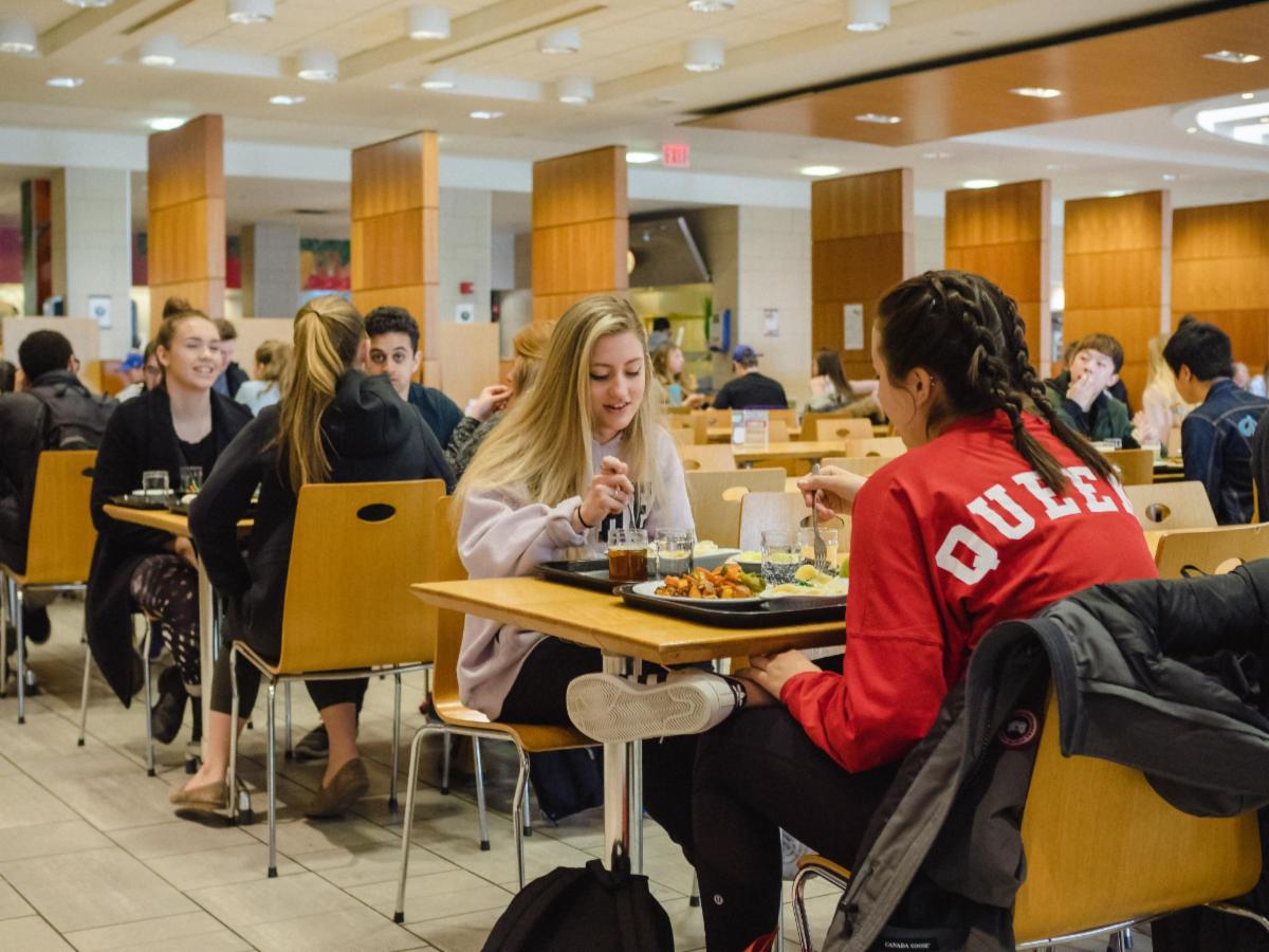queens dining hall with students eating
