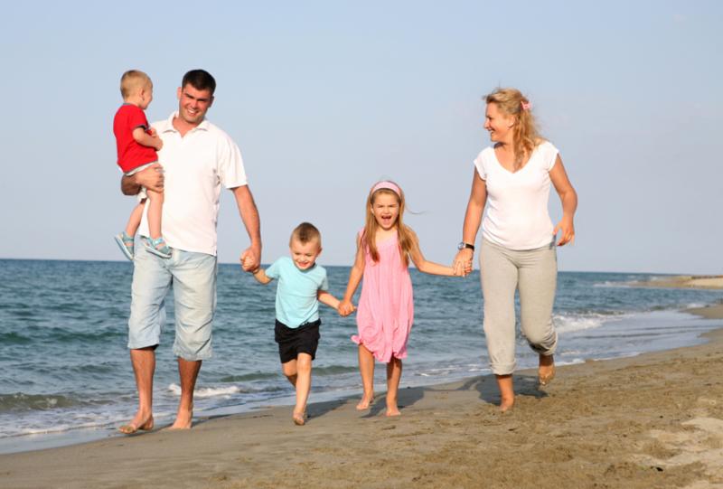 family_at_beach_2.jpg