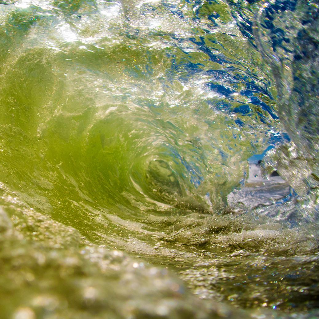 Closeup of a breaking wave 