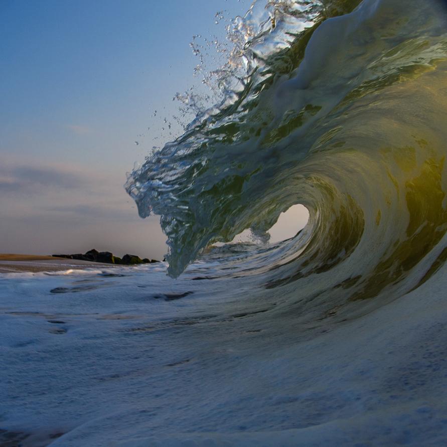 Breaking wave