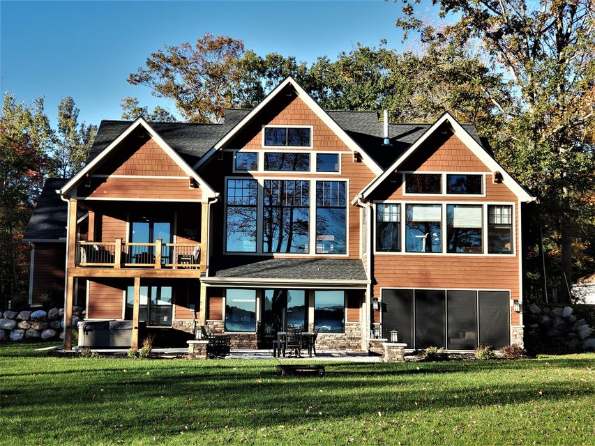 Houghton Lake Stunner, Christmas Movies, and A Very Tall Tree