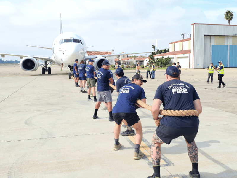 laska Airlines airplane being pulled on a rope by competition attendees