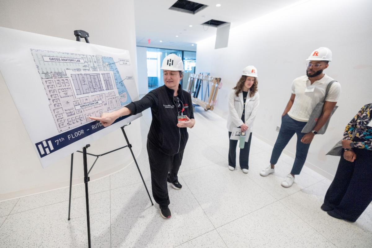 Dr Colleen Donovan leads a tour of the new Simulation space in the HELIX on Accepted Students Day 2026
