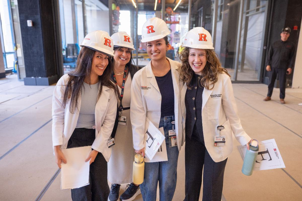 Dr Terregino with students at HELIX tours on Accepted Students Day