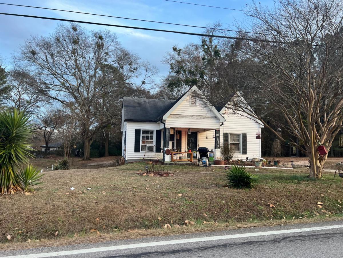 MAJOR PRICE REDUCTION IN BARROW COUNTY FIXER UPPER