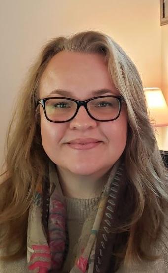 Tonka Jokelova headshot