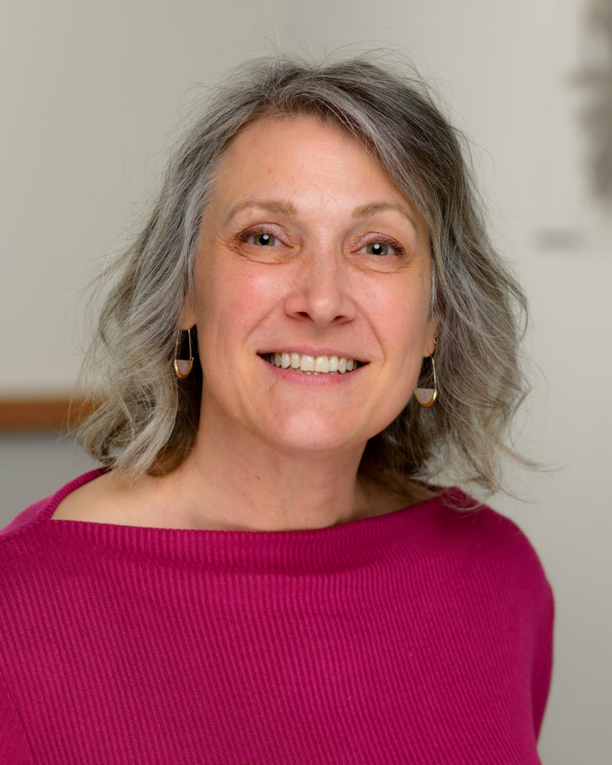 Lisa Raposo headshot