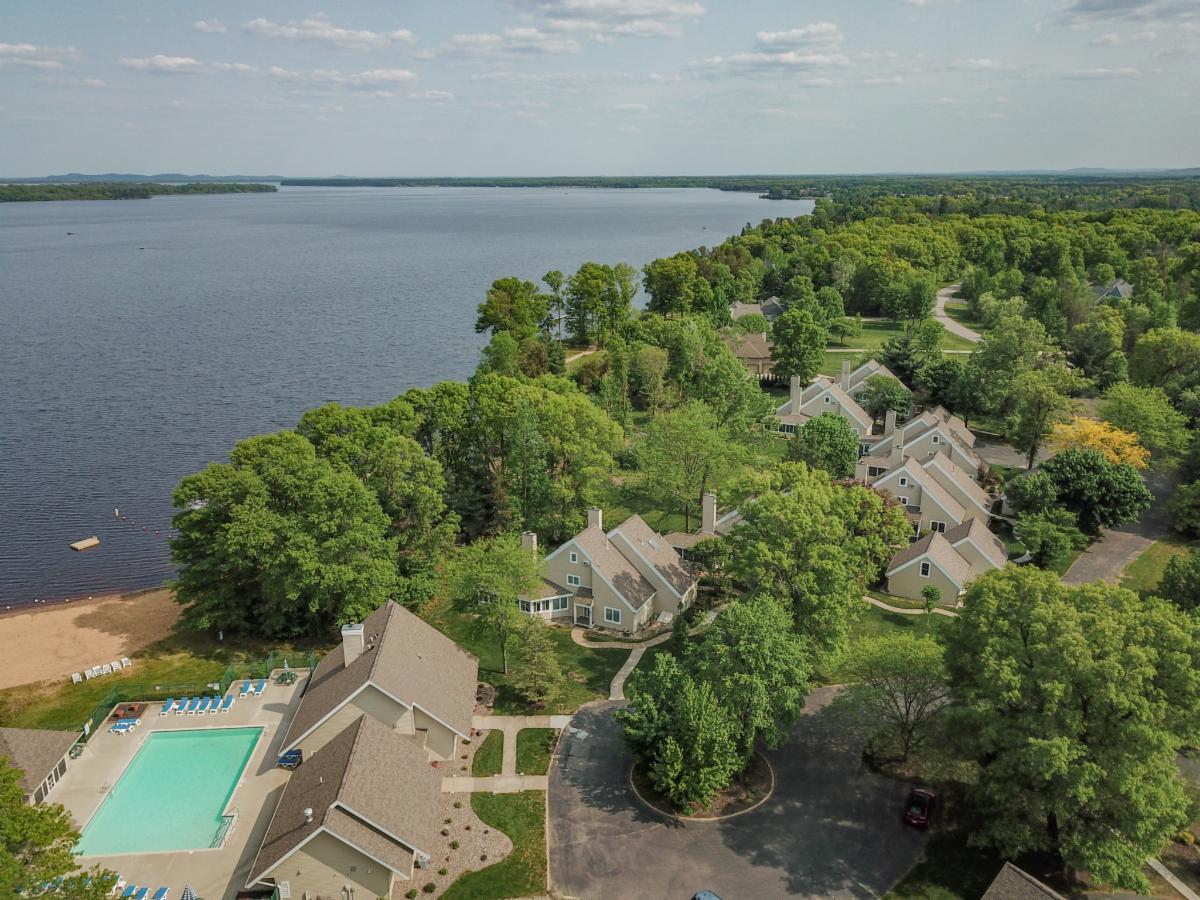 🏝️ 3 Bedroom Waterfront Condo on Castle Rock Lake! 🏝️