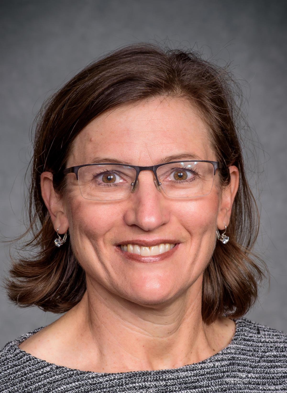 Cathy Carver Headshot
