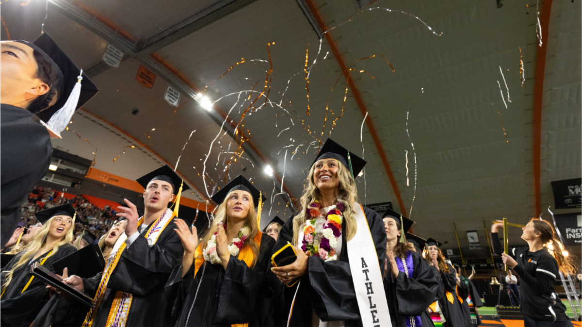 Photo of ISU graduation ceremony