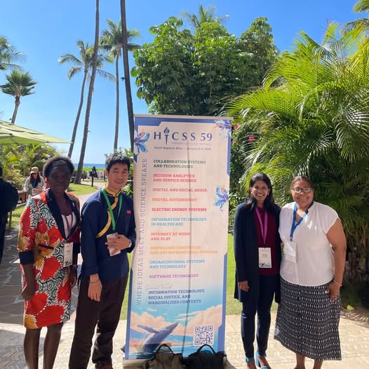 Picture of Marylanders Online team members and partners at the HICSS 59 conference in Maui.