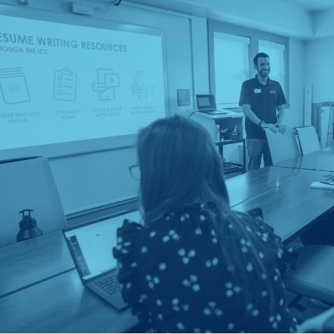 Image of an instructor at a resume writing workshop in the Career Center at UC Davis