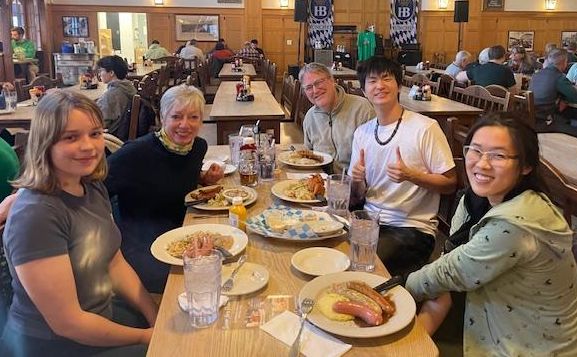 German students at Hofbräuhaus_spring 2026