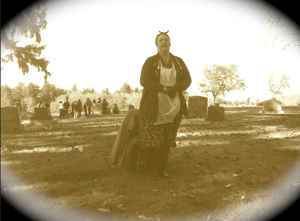 astoria talking tombstones