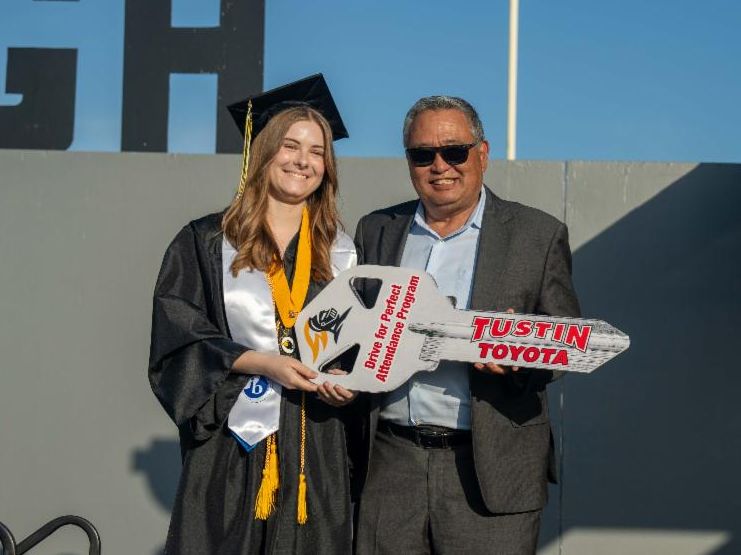 Glenn Kashima presents new car key to FHS senior