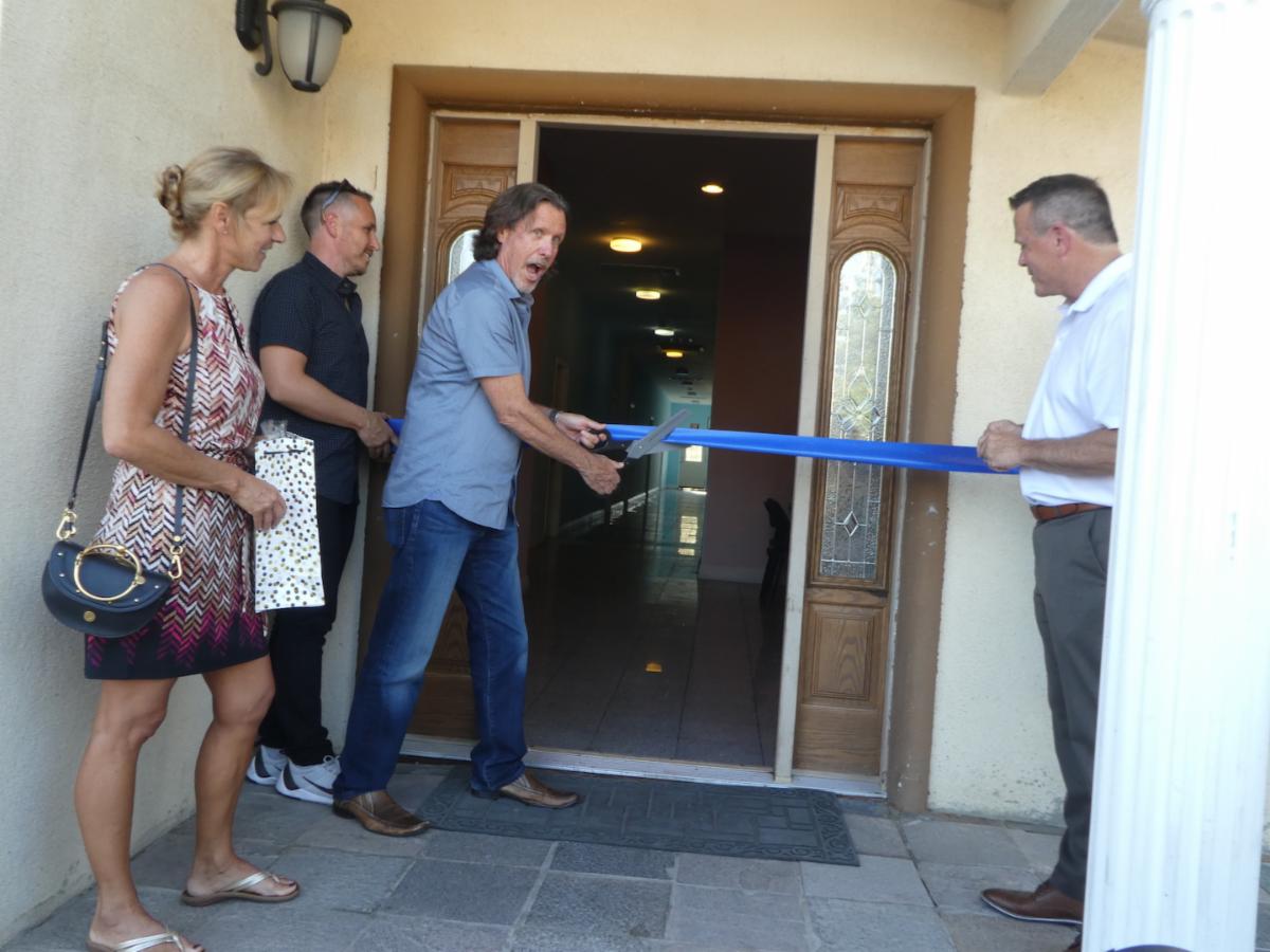 Kevin Wachs cutting the ribbon at Casa de Vida