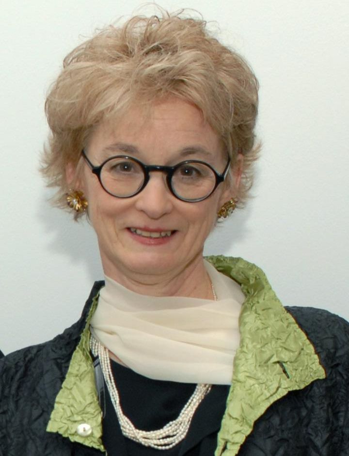 Headshot of Lea Rosson DeLong