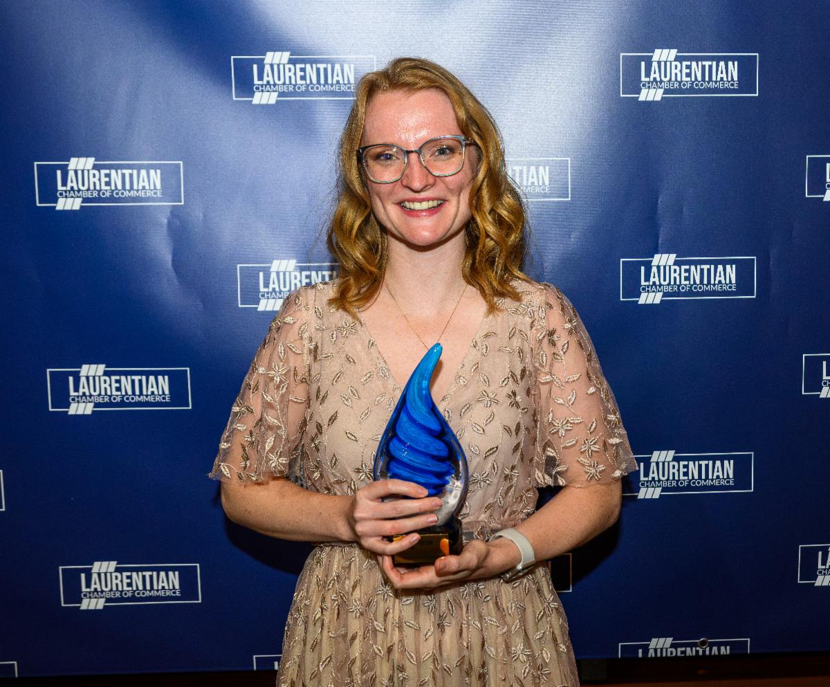 Ruthie Dixon of Edward Jones accepts Young Professional of the Year