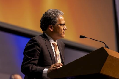 Dr Sidarth Wakhlu speaks at an award ceremony (tight shot)