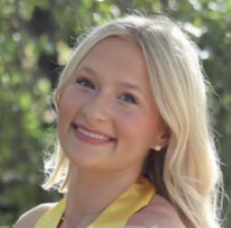 Head and shoulders photo of Lauren Holmes