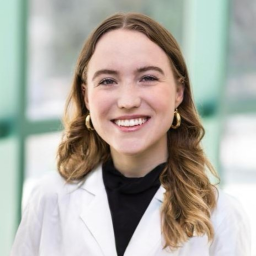 Head and shoulders photo of Leah Bullinger