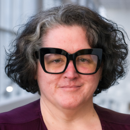 Head and shoulders photo of Tracey Peacock