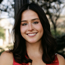 Head and shoulders photo of Amelia strehli