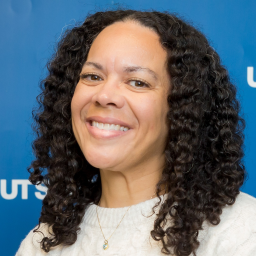 head and shoulders photo of Jarvia Johnson