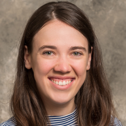 Head and shoulders photo of Vika Ragland