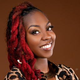 Head and shoulders photo of Jalisa Clark