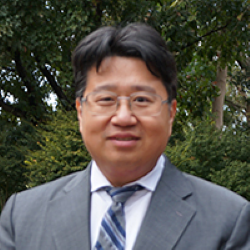 Head and shoulders photo of Joe Kwon