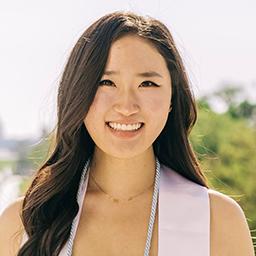 Head and shoulders photo of Kelly Jeong
