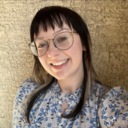 Head and shoulders photo of Ally Davis