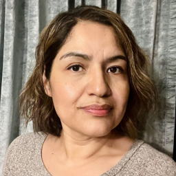 Head and shoulders photo of Lidia Ortiz