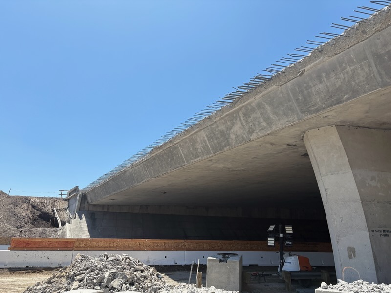 Construction activity ongoing along NB SR-261 at the I-5 bridge