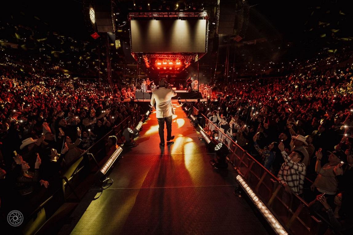 Luis R. Conriquez hace historia en su primer concierto en el crypto arena de los ángeles con un rotundo lleno total