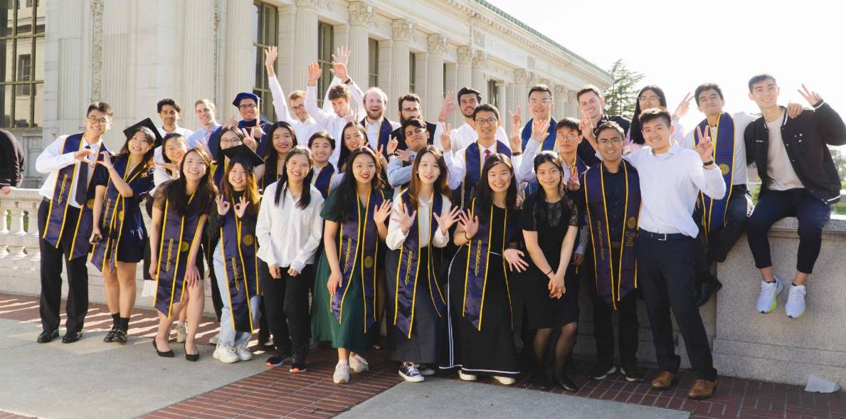 Graduatinggroupphoto_Sized.jpg
