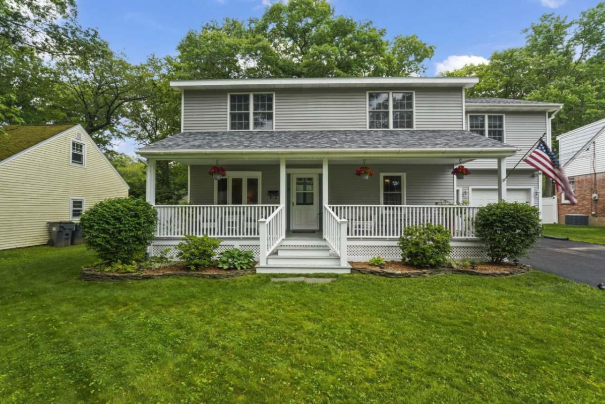 Open House Sunday 12 pm 2pm in Glenville Burnt Hills Ballston Lake