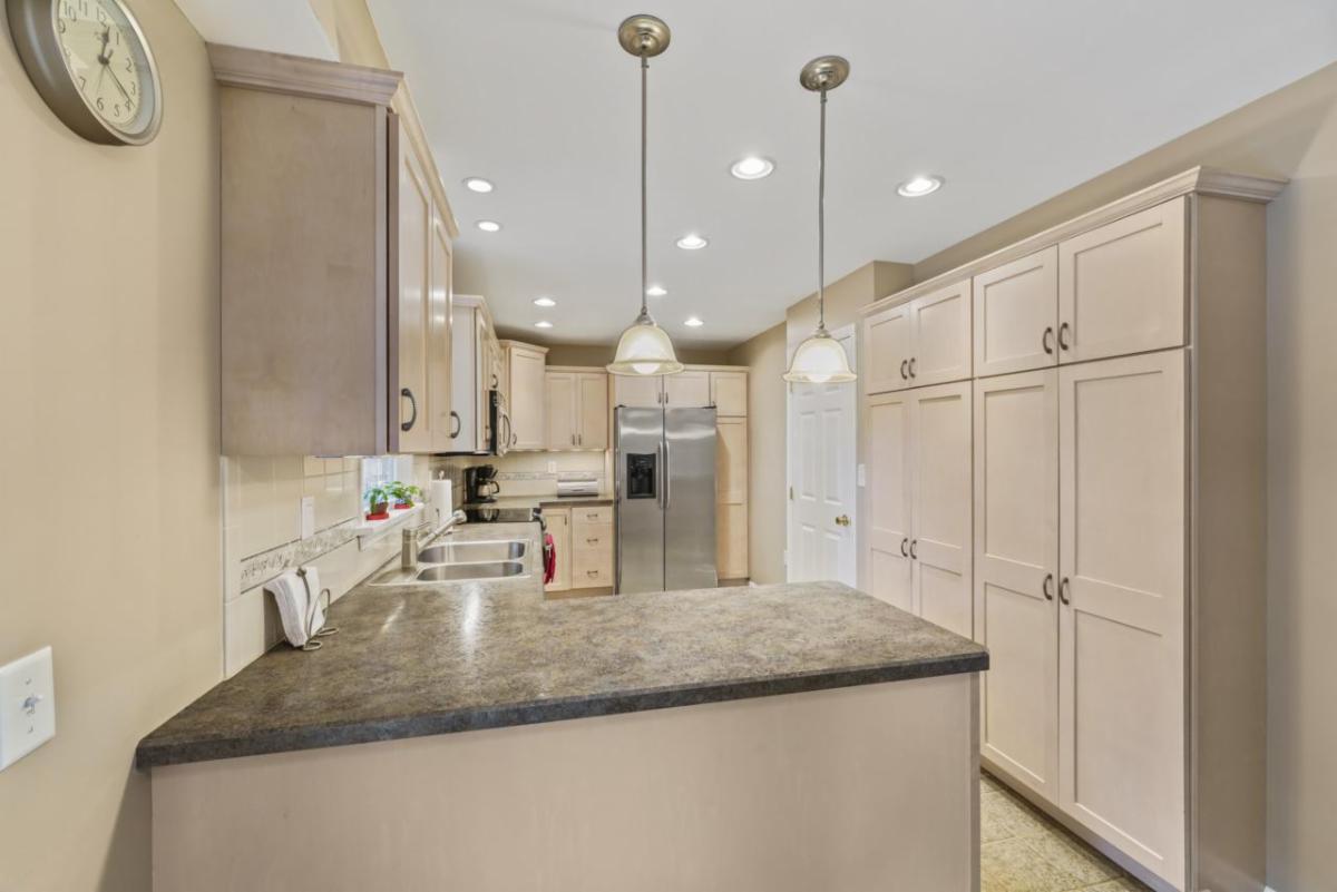 Open House Sunday 12 pm 2pm in Glenville Burnt Hills Ballston Lake