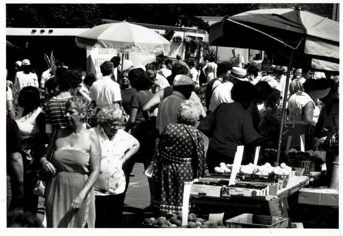 Black and White image of the Evanston Farmer’s Market circa 1980